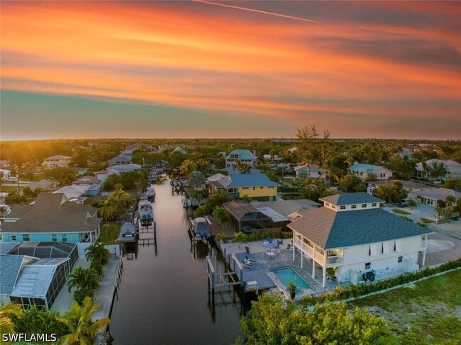 property at 2736 Gulfview Dr