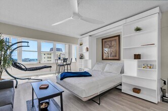4550 Cove Cir, Unit #1105 in St. Petersburg, FL - Building Photo - Building Photo