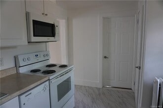 63 Spring St in Mt Kisco, NY - Building Photo - Building Photo