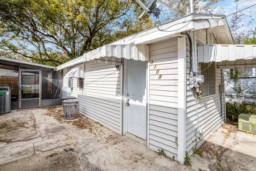 8108 N Alaska St in Tampa, FL - Building Photo