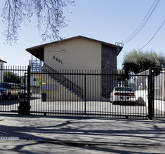 6661 Darby Ave in Reseda, CA - Building Photo - Building Photo