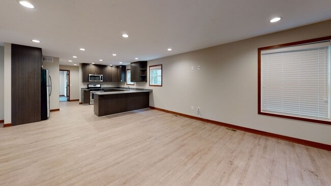 806 12th Ave SE in Minneapolis, MN - Building Photo - Building Photo