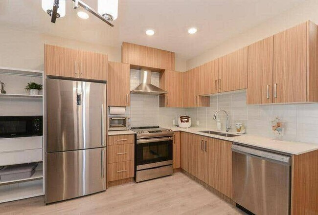 2889 1st Av E in Vancouver, BC - Building Photo - Building Photo