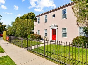 $1,000 Move-In Credit | Modern 2-Bed Oasis in Santa Monica, CA - Foto de edificio - Building Photo