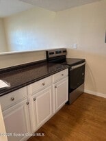 236 Bristol Ct in Melbourne, FL - Building Photo