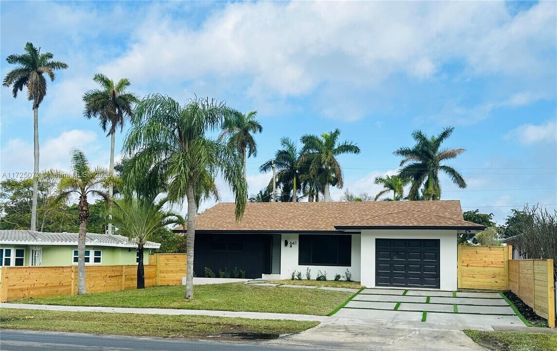 641 NE 2nd St in Dania Beach, FL - Building Photo