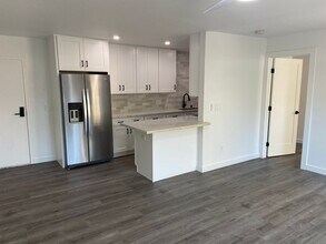 8022 Linda Vista Rd in San Diego, CA - Building Photo - Building Photo