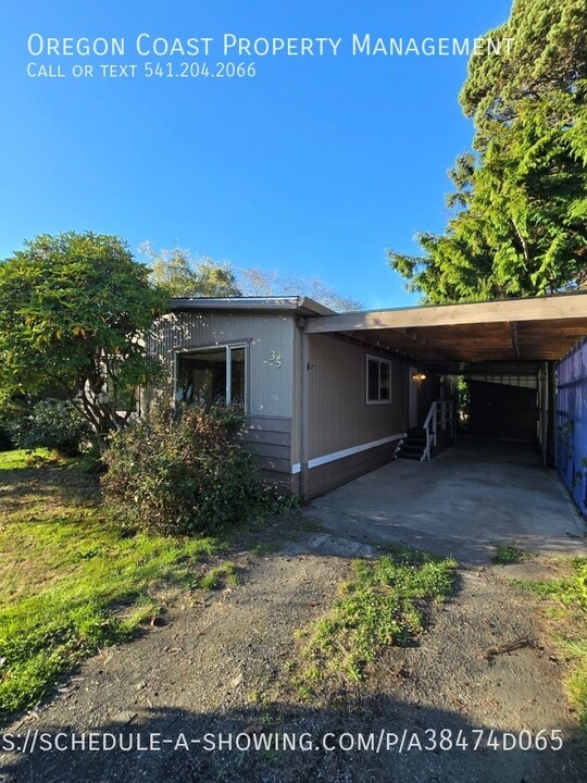 35 Lincolnshire St in Depoe Bay, OR - Building Photo