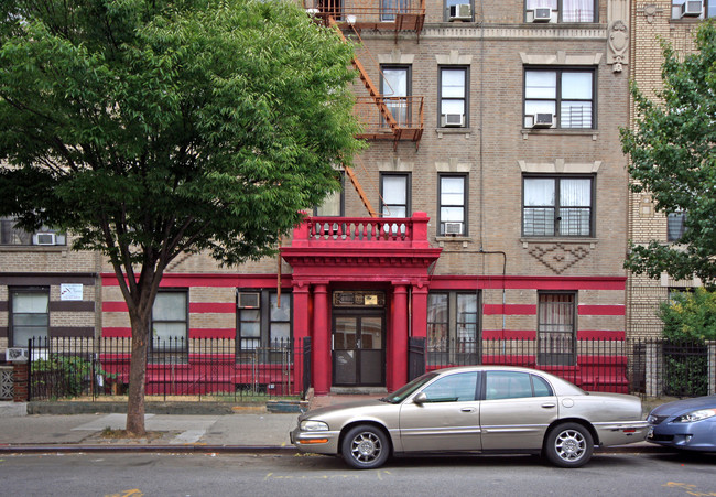 8699 Bay Pky in Brooklyn, NY - Foto de edificio - Building Photo