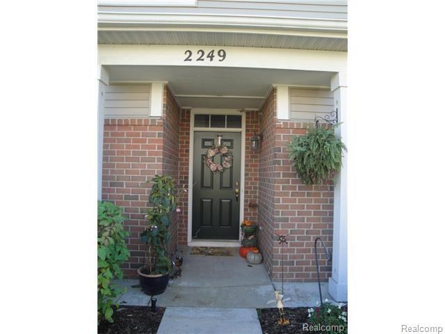 2249 Arcadia Dr in Canton Township, MI - Building Photo