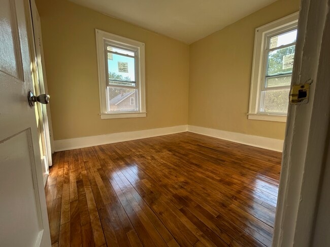 109 Hawthorne Ave, Unit 2d Floor in Utica, NY - Foto de edificio - Building Photo