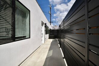 1415 S Sierra Bonita Ave, Unit 1413 1/2 in Los Angeles, CA - Building Photo - Building Photo