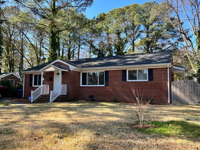 6251 Glenoak Dr in Norfolk, VA - Building Photo - Building Photo