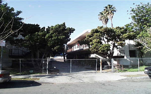 1139-1141 Tamarind Ave in Los Angeles, CA - Building Photo