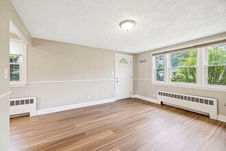 42 Neillian St in Bedford, MA - Building Photo - Building Photo