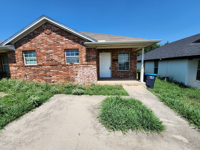 property at 1431 E Robert St