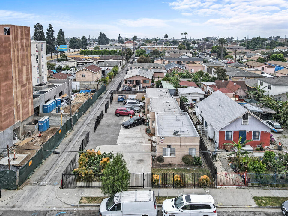 1016 W 110th St in Los Angeles, CA - Building Photo