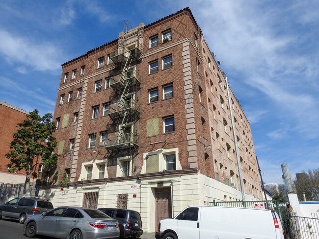 The Carlton Apartments in Los Angeles, CA - Building Photo - Primary Photo