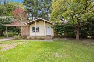 1033 Xavier Dr in Fayetteville, NC - Building Photo