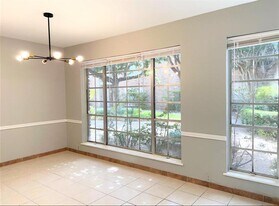 2121 Fountain View Dr in Houston, TX - Building Photo