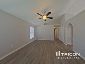 5852 Lake Front Dr in Wesley Chapel, FL - Building Photo - Building Photo