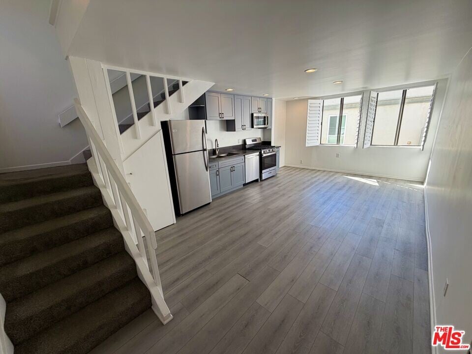14 Mast St in Los Angeles, CA - Building Photo
