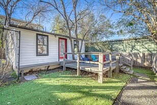 208 Lessin Ln in Austin, TX - Building Photo