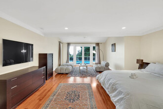 1035 King Georges Way in West Vancouver, BC - Building Photo - Building Photo