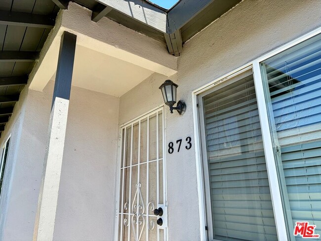 871 W Wilson St in Pomona, CA - Building Photo - Building Photo