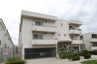 3125 S Canfield Ave in Los Angeles, CA - Foto de edificio - Building Photo