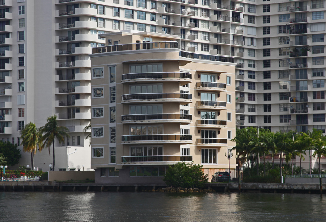 Sea Pearl in Hollywood, FL - Building Photo