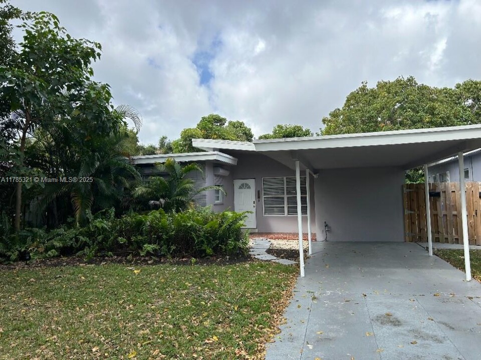 1737 NE 17th Terrace in Fort Lauderdale, FL - Foto de edificio