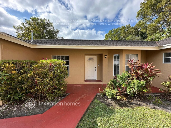 10111 NW 57th Terrace in Doral, FL - Building Photo - Building Photo