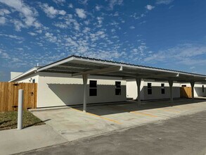 4217 La Vista Ave-Unit -4 in McAllen, TX - Building Photo - Building Photo