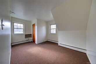 527 Cameron St in Elmont, NY - Building Photo - Building Photo