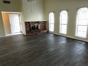 5915 Trailview Dr in Houston, TX - Building Photo - Building Photo