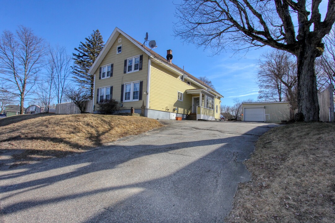 809 Sabattus St in Lewiston, ME - Building Photo