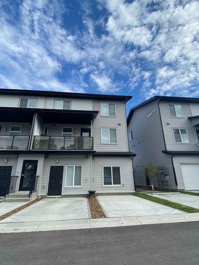 property at 355 Redstone Walk NE