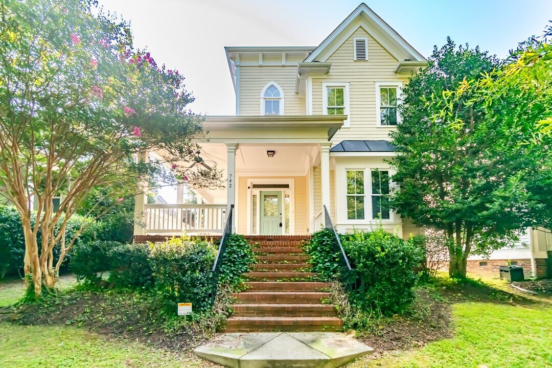 742 Revival Row in Fort Mill, SC - Foto de edificio