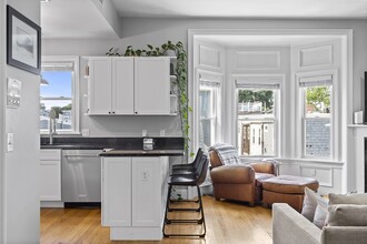 150 H St, Unit 3 in Boston, MA - Foto de edificio - Building Photo