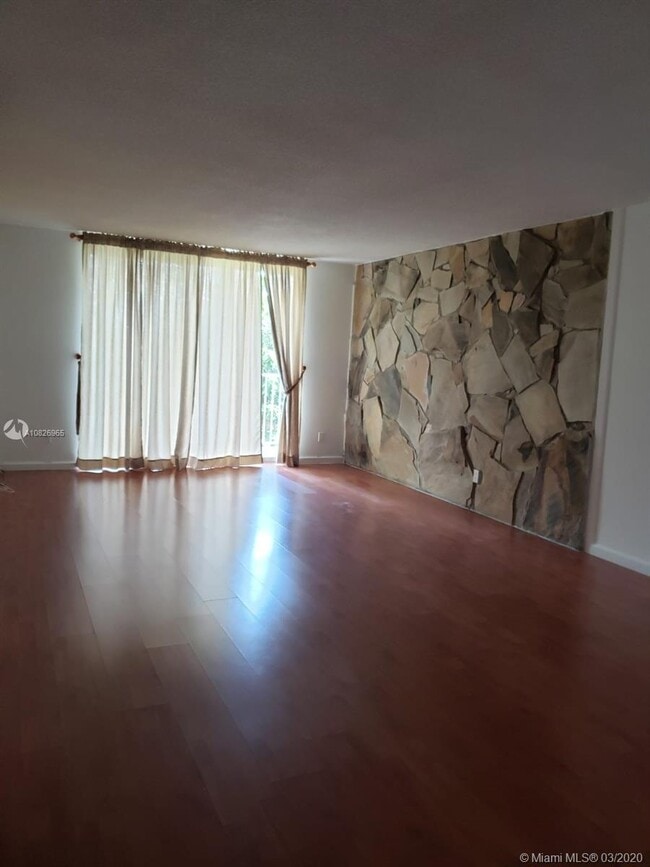 8411 NW 8th St-Unit -201 in Miami, FL - Building Photo - Building Photo