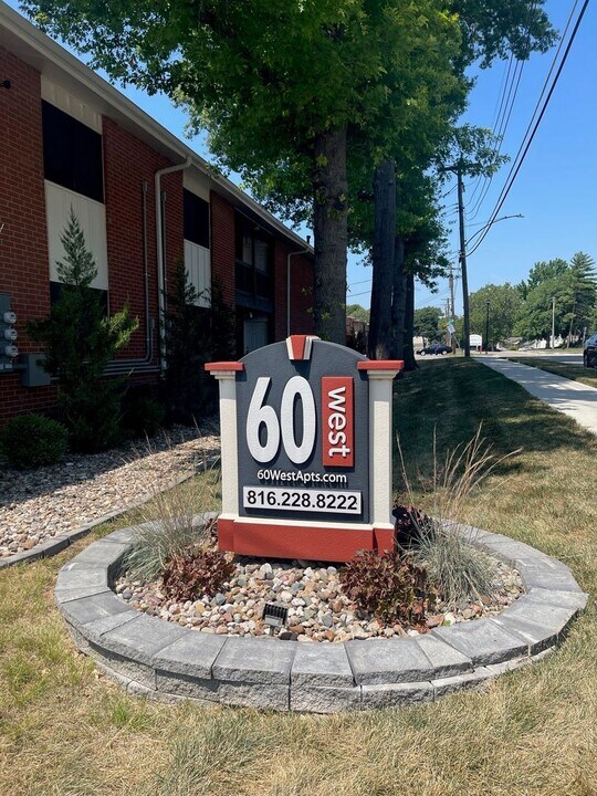 6049 Barton Ave in Shawnee, KS - Building Photo