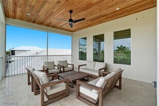 115 Cambria Ln in Naples, FL - Building Photo