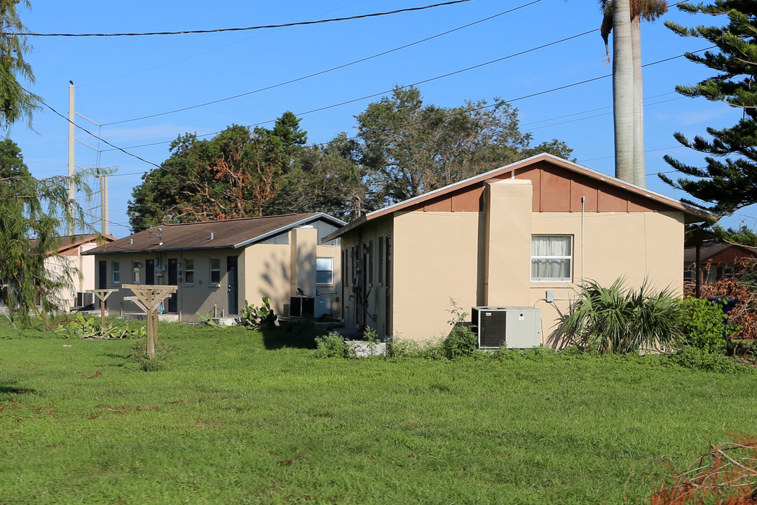 Osceola Center in Belle Glade, FL - Building Photo