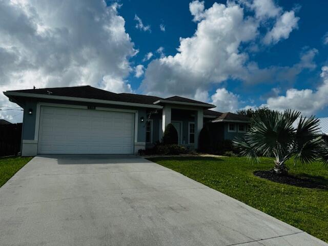 538 SW Kabot Ave in Port St. Lucie, FL - Foto de edificio