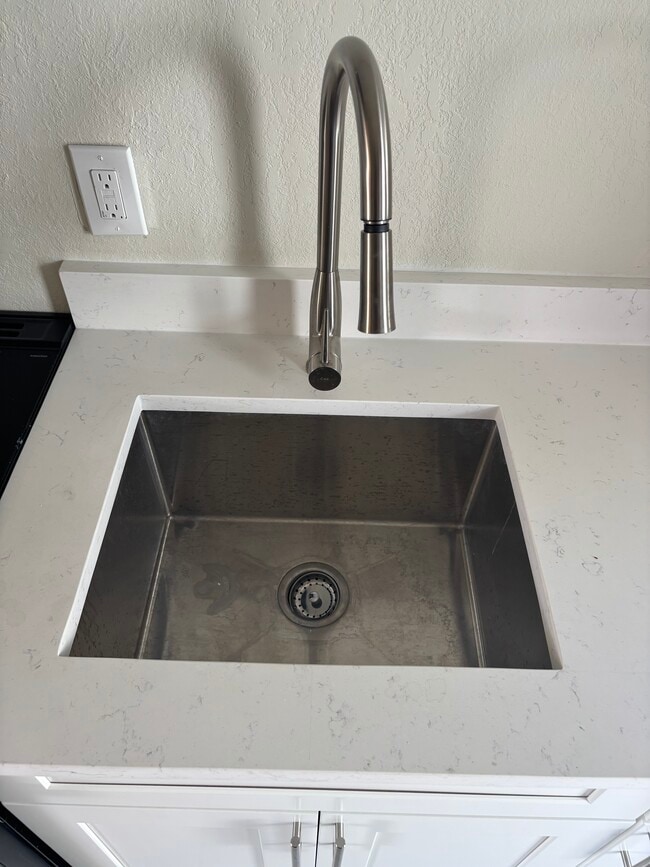 7261 Bay St, Unit 2 in St Pete Beach, FL - Building Photo - Building Photo