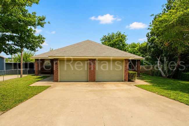property at 930 Ramblewood St