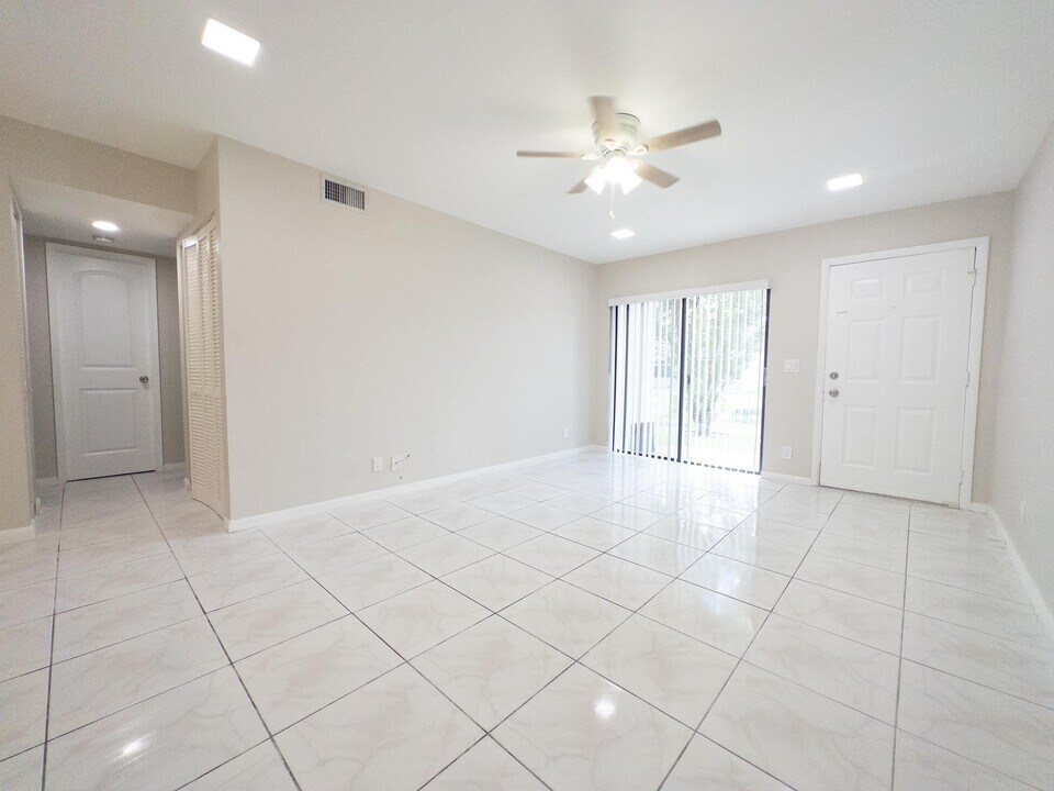 3256 NW 104th Ave, Unit 3256 in Coral Springs, FL - Foto de edificio