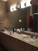 212 W Washington St-Unit -1404 in Chicago, IL - Building Photo - Building Photo