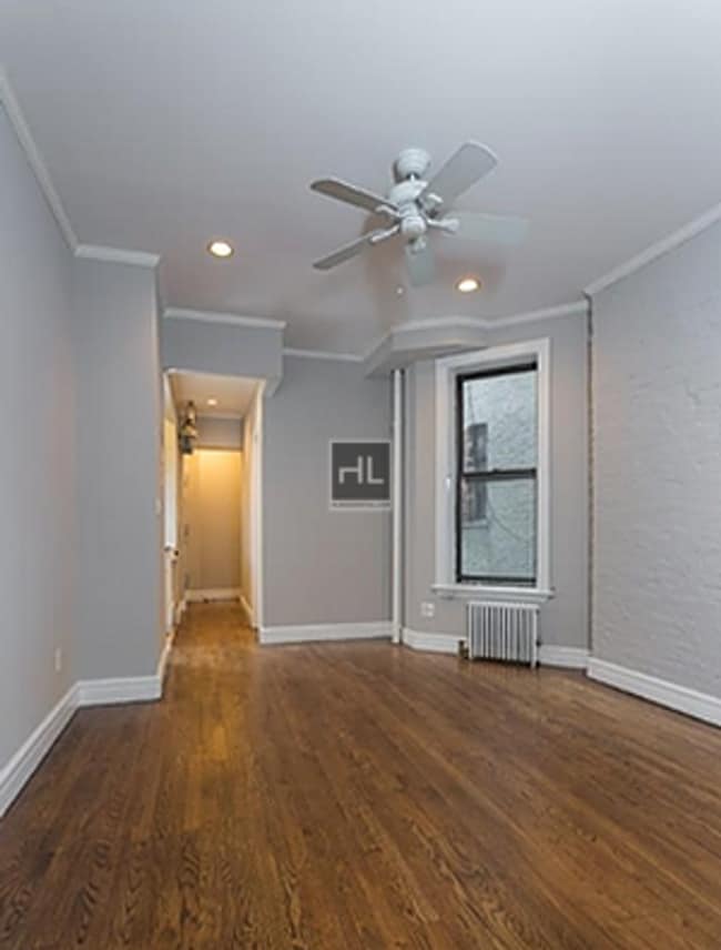 Mott Street, Unit 9 in New York, NY - Building Photo - Building Photo